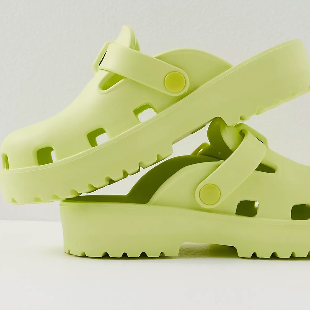 MUDD BUCKLE MULES